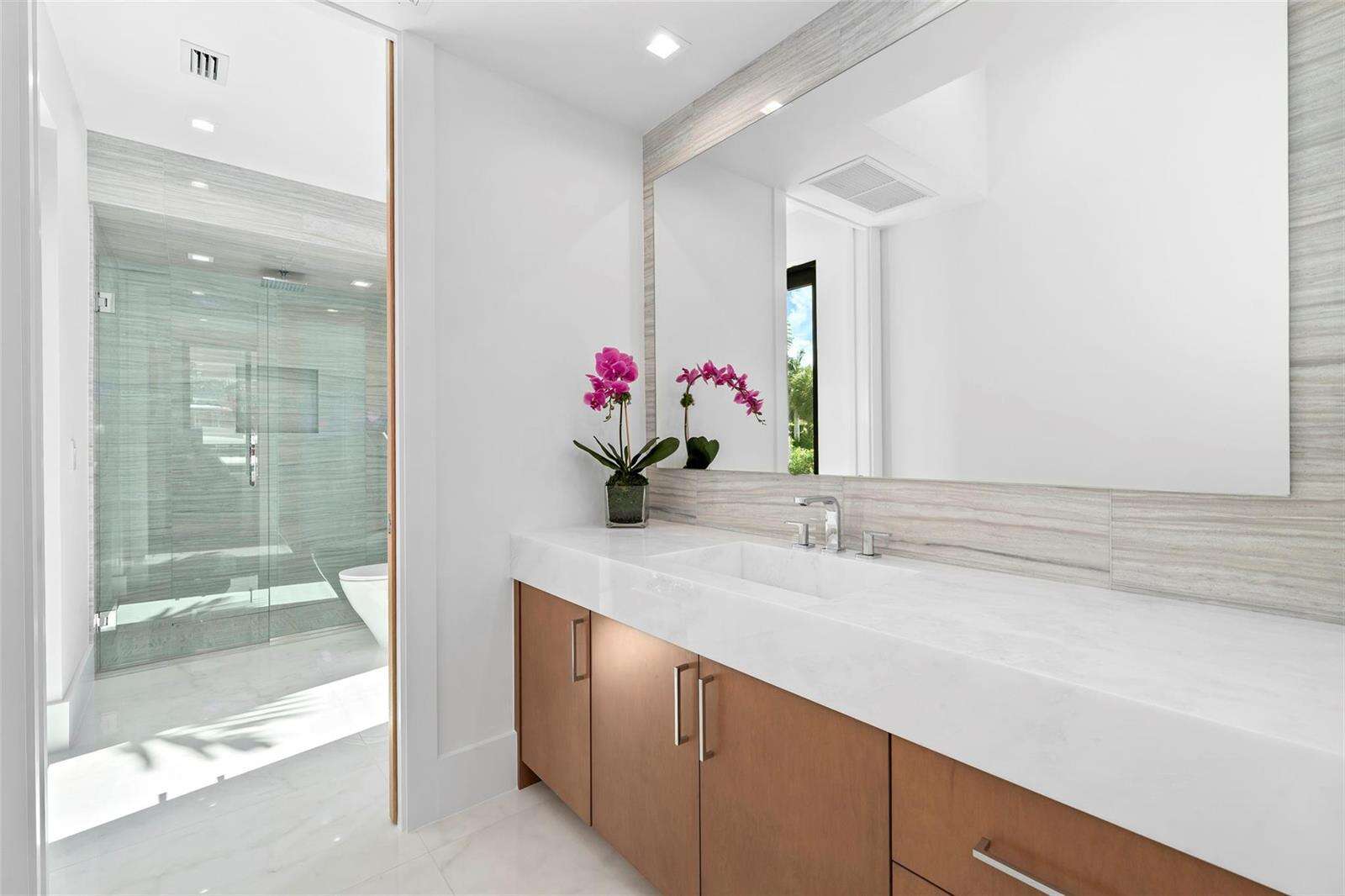24 Fiesta, Fort Lauderdale, FL 33301 - For Sale photo 23