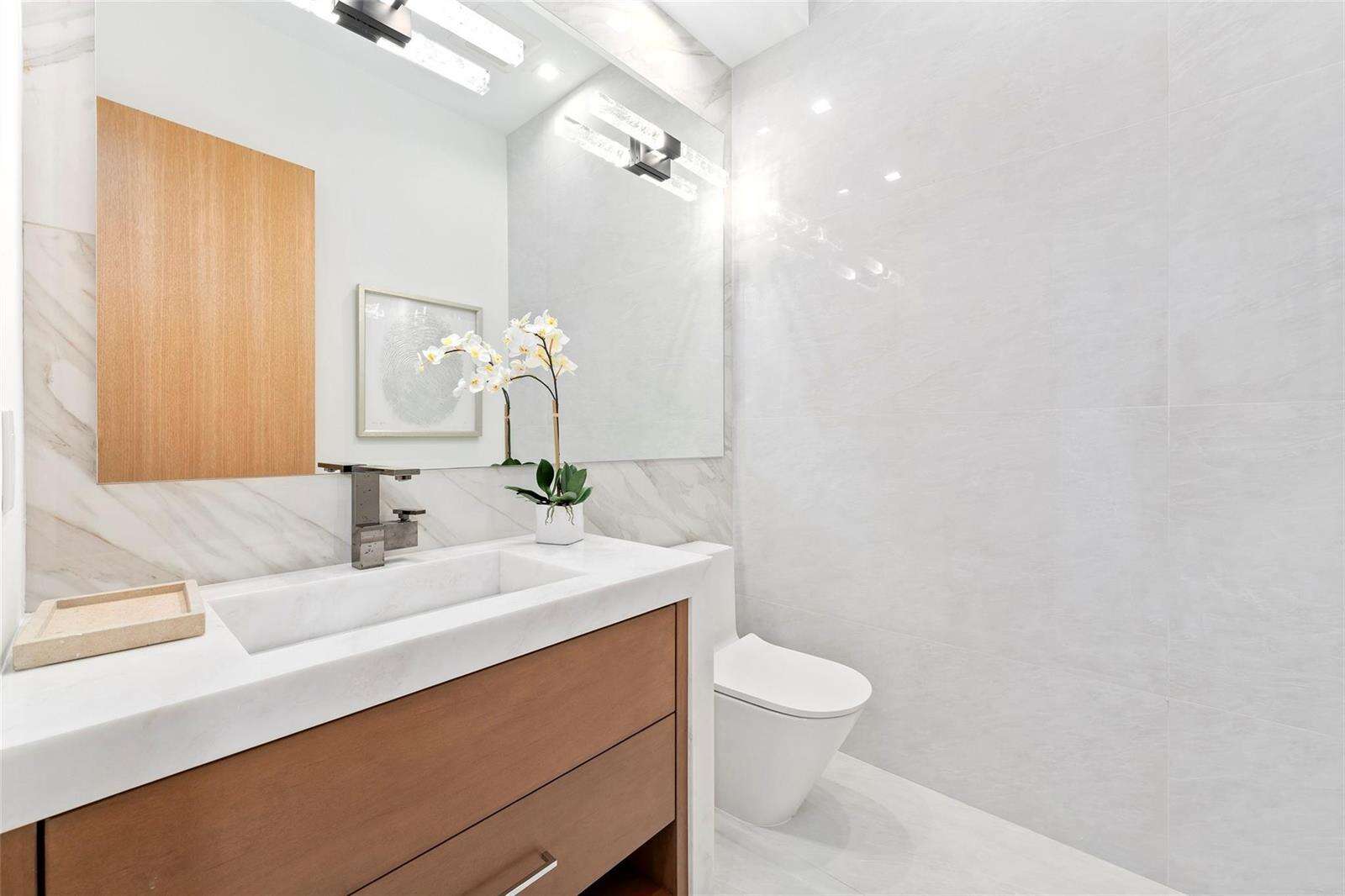24 Fiesta, Fort Lauderdale, FL 33301 - For Sale photo 32