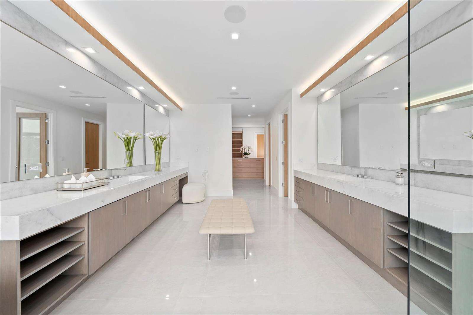 24 Fiesta, Fort Lauderdale, FL 33301 - For Sale photo 48