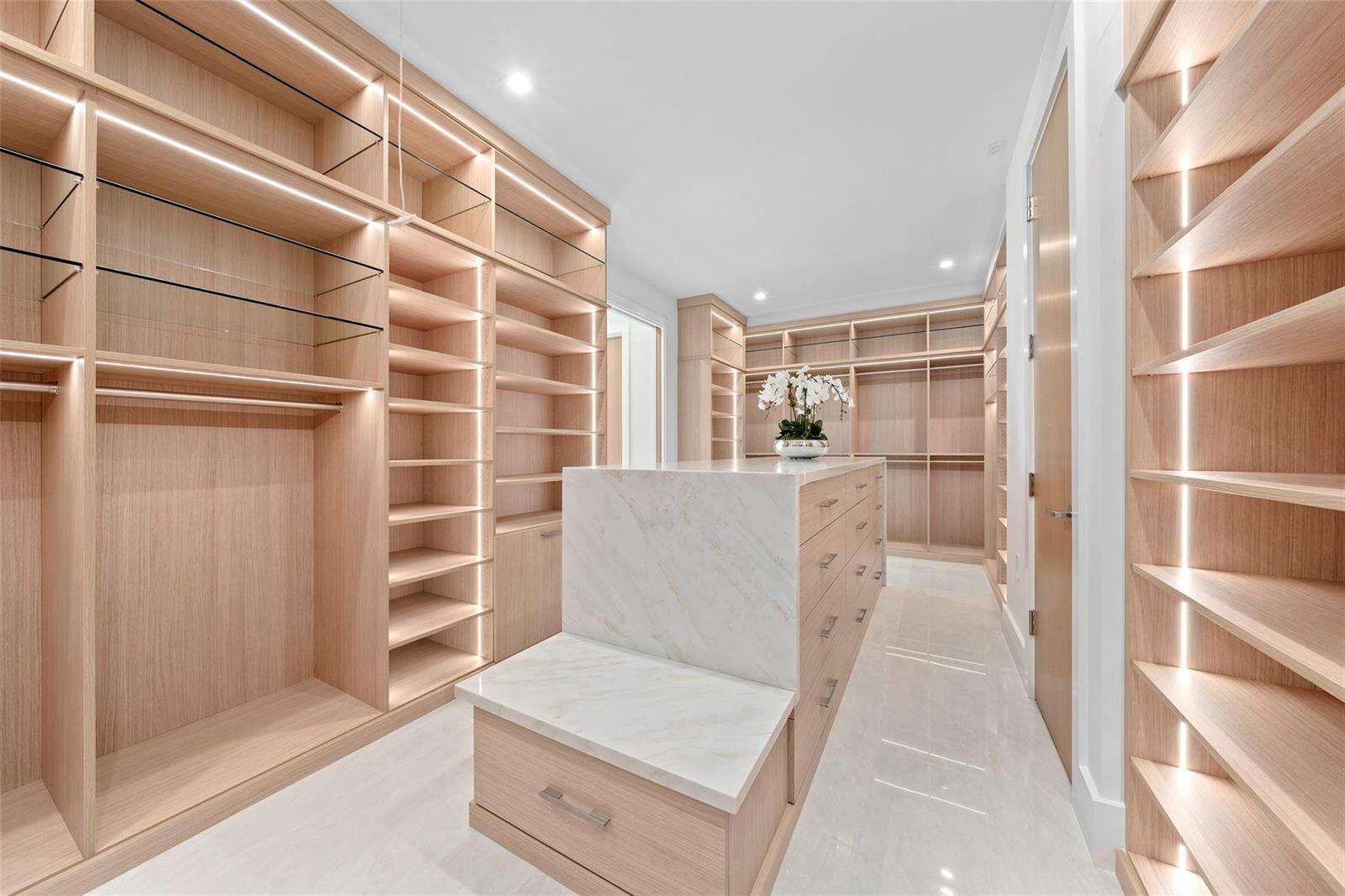 24 Fiesta, Fort Lauderdale, FL 33301 - For Sale photo 51