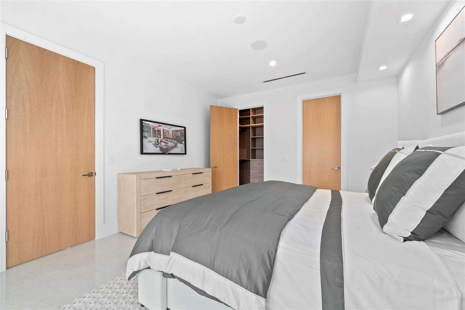 24 Fiesta, Fort Lauderdale, FL 33301 - For Sale photo 53