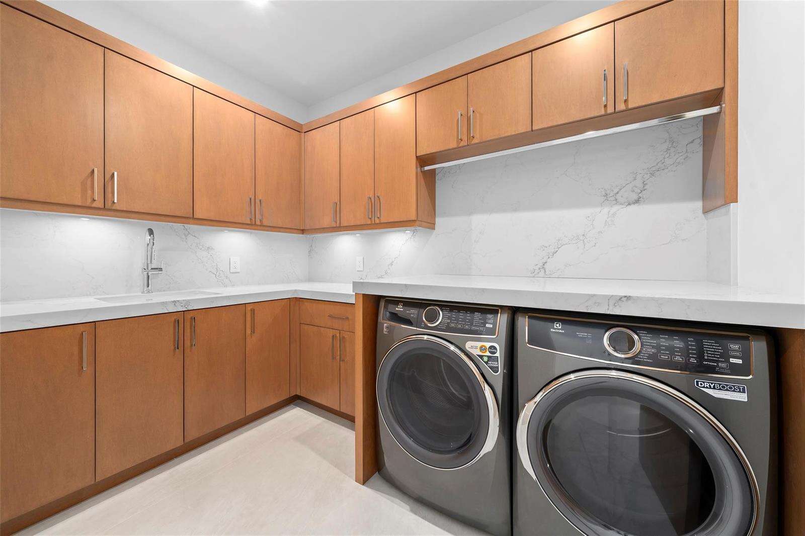 24 Fiesta, Fort Lauderdale, FL 33301 - For Sale photo 59
