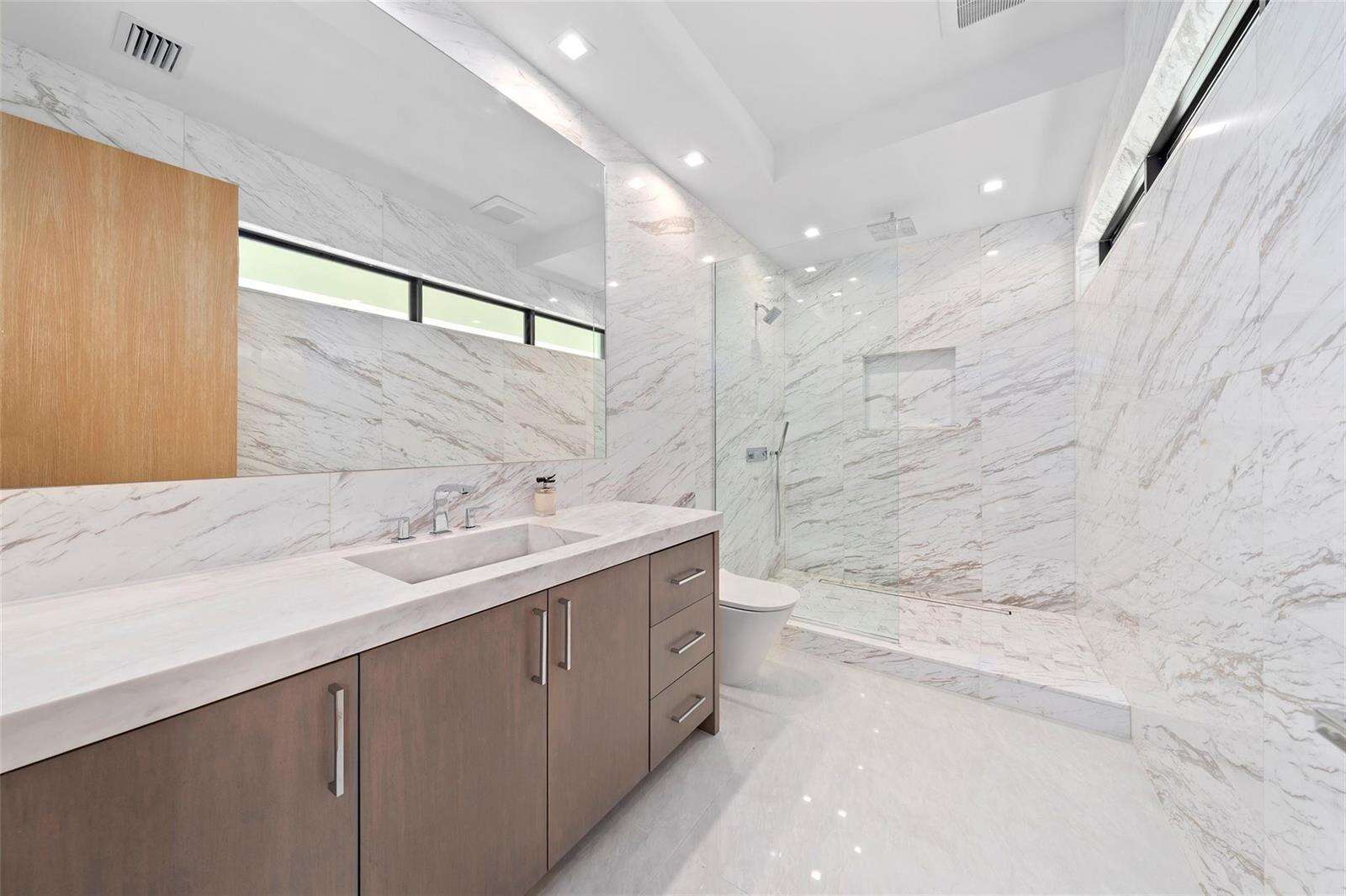 24 Fiesta, Fort Lauderdale, FL 33301 - For Sale photo 62