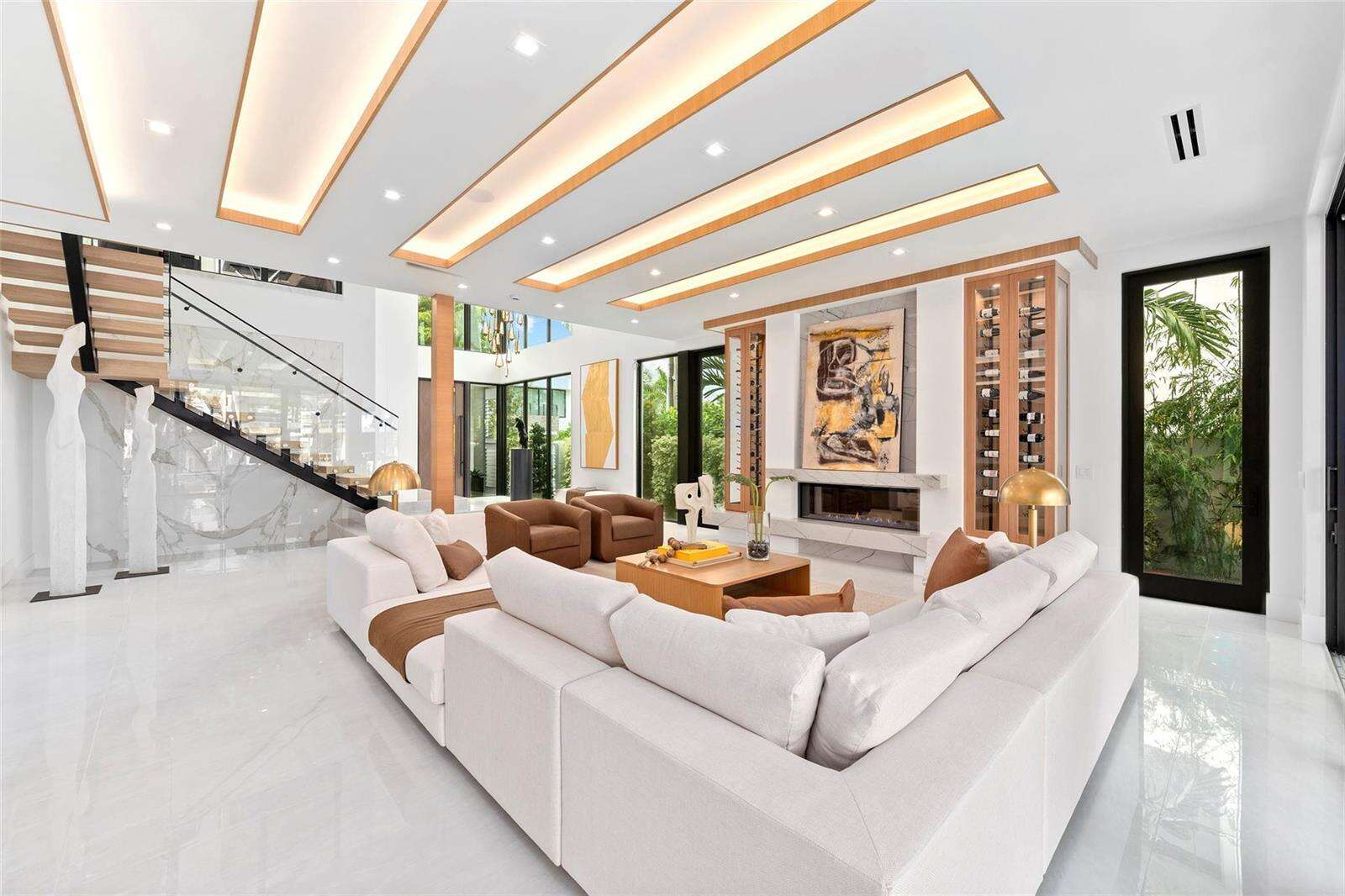 24 Fiesta, Fort Lauderdale, FL 33301 - For Sale photo 8