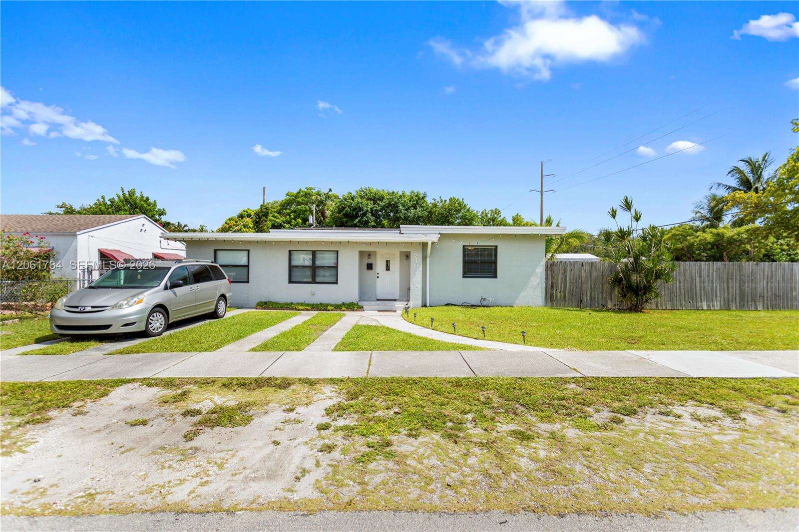 2407 Dewey St, Hollywood, FL 33020 - For Sale photo 2