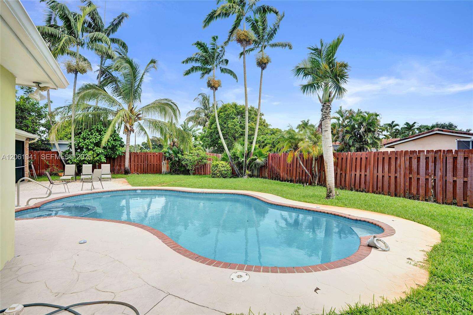 5306 Roosevelt St, Hollywood, FL 33021 - For Sale photo 2