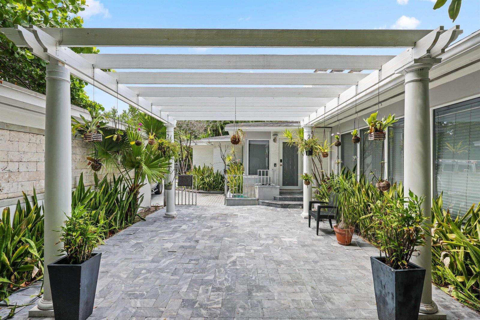 1313 Seabreeze, Fort Lauderdale, FL 33316 - For Sale photo 3