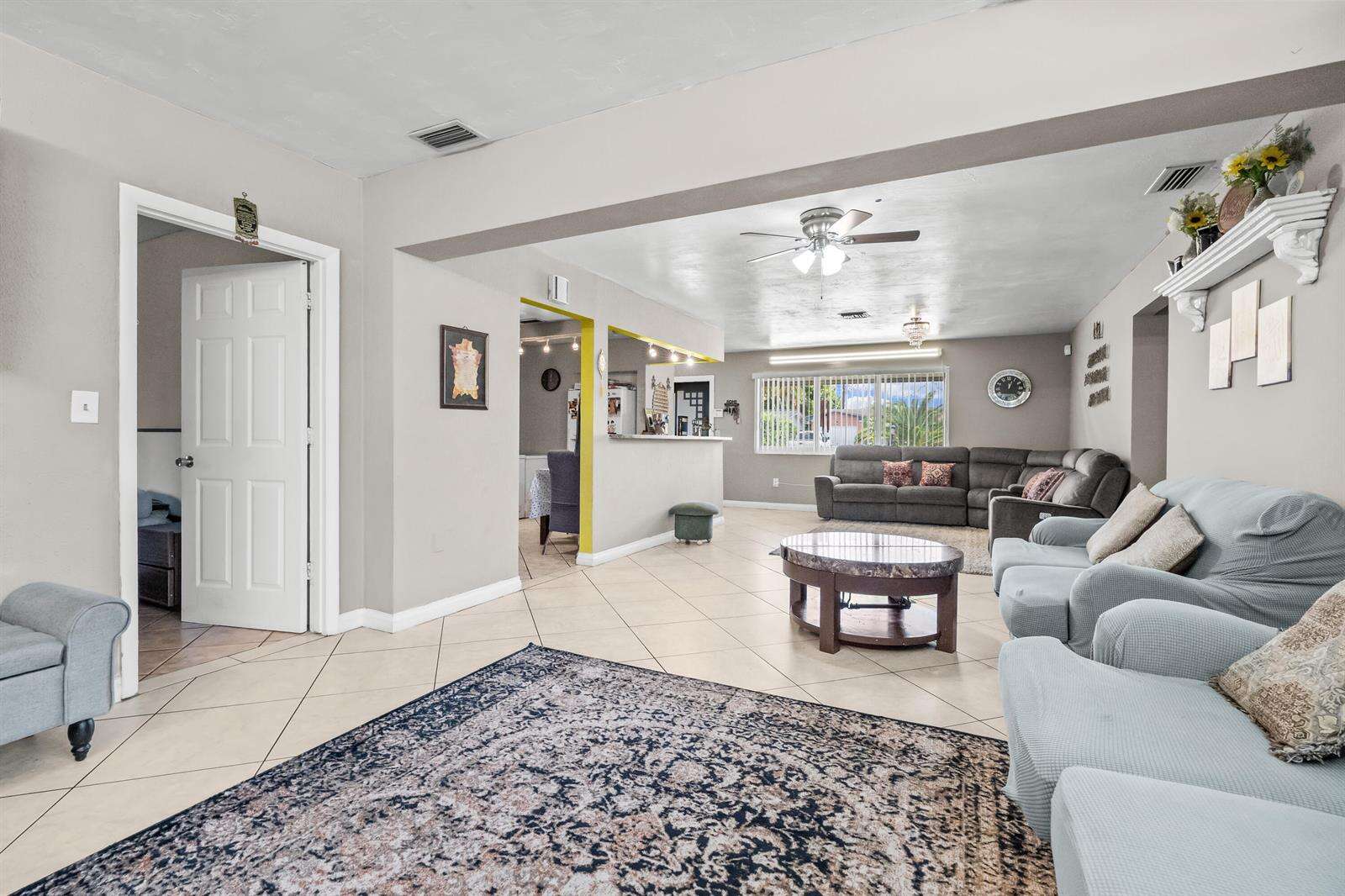 8460 15th, Pembroke Pines, FL 33024 - For Sale photo 4