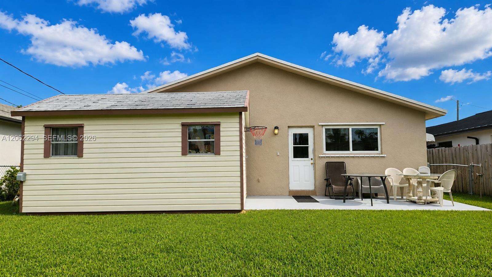 2623 Harding St, Hollywood, FL 33020 - For Sale photo 2