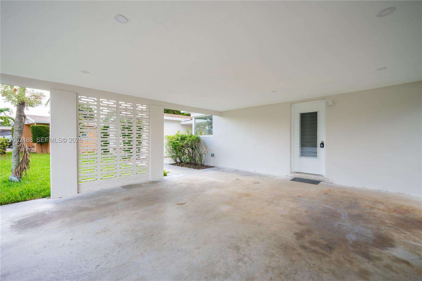 6640 Sw 7 St, Pembroke Pines, FL 33023 - For Sale photo 3