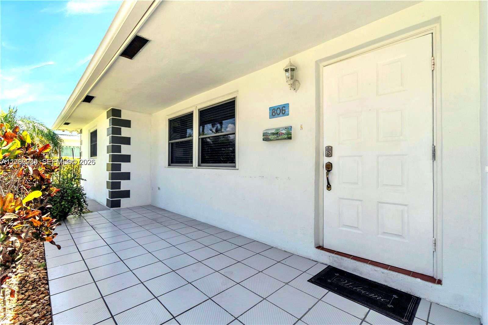 806 4th St, Hallandale Beach, FL 33009 - For Sale photo 2