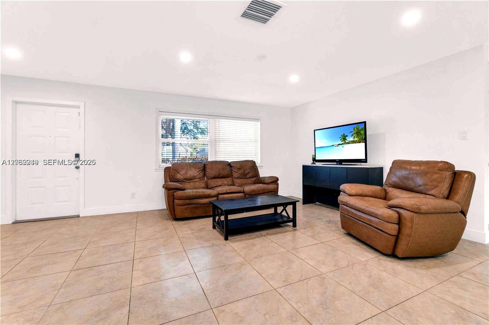 806 4th St, Hallandale Beach, FL 33009 - For Sale photo 5
