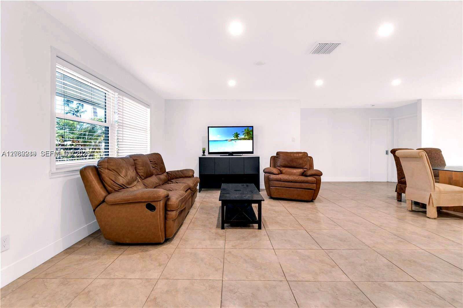 806 4th St, Hallandale Beach, FL 33009 - For Sale photo 6