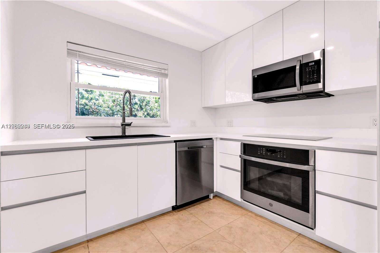 806 4th St, Hallandale Beach, FL 33009 - For Sale photo 8