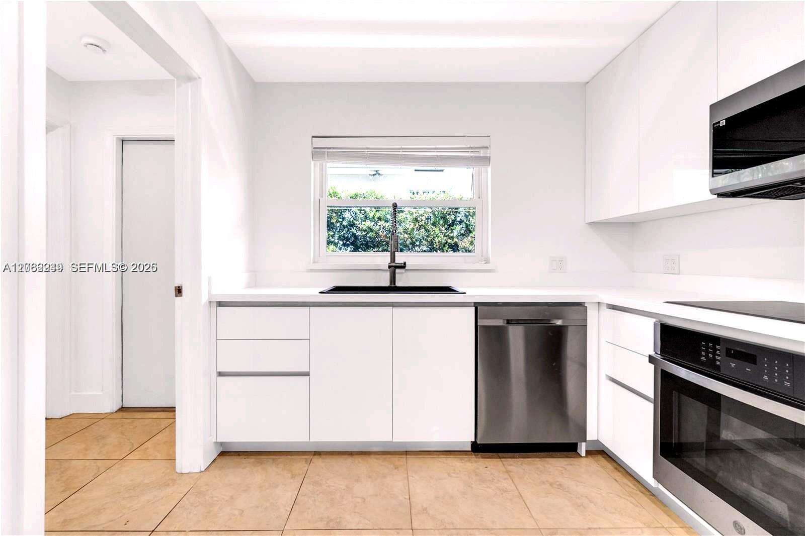 806 4th St, Hallandale Beach, FL 33009 - For Sale photo 9