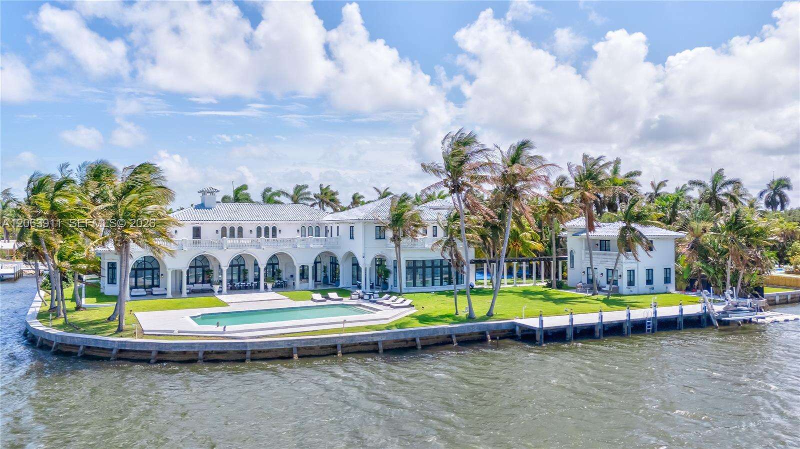 900 Northlake Dr, Hollywood, FL 33019 - For Sale photo 2