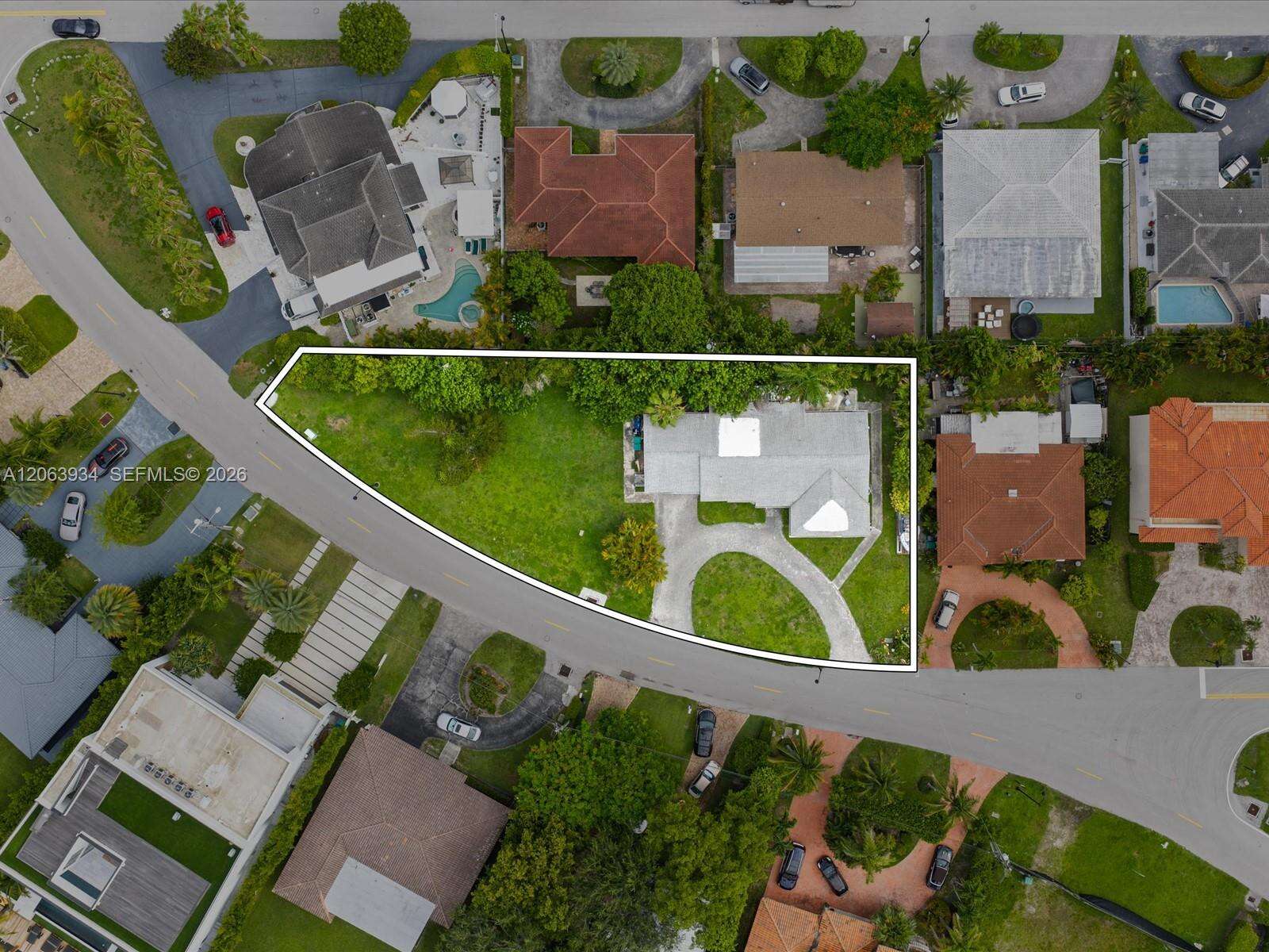301 186th St, Sunny Isles Beach, FL 33160 - For Sale photo 2