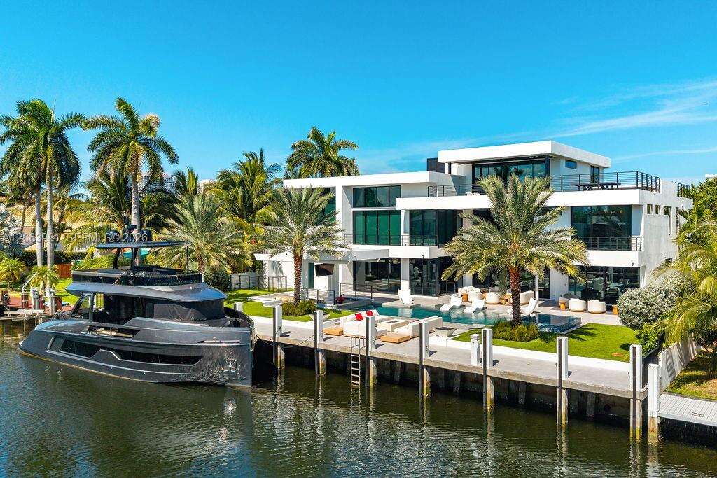 725 Poinciana Dr, Fort Lauderdale, FL 33301 - For Sale photo 2