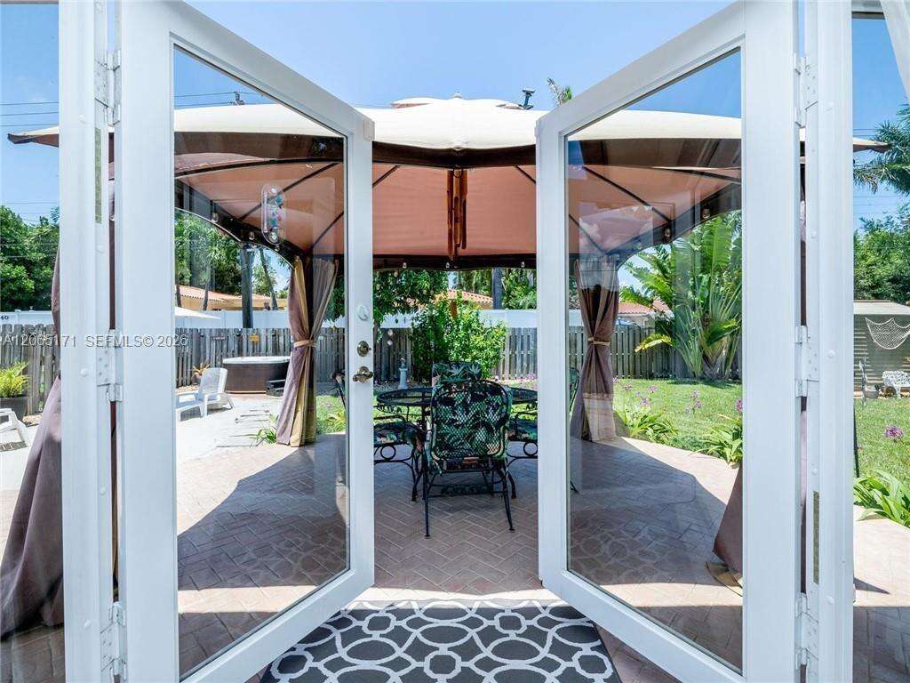 939 Washington St, Hollywood, FL 33019 - For Sale photo 6