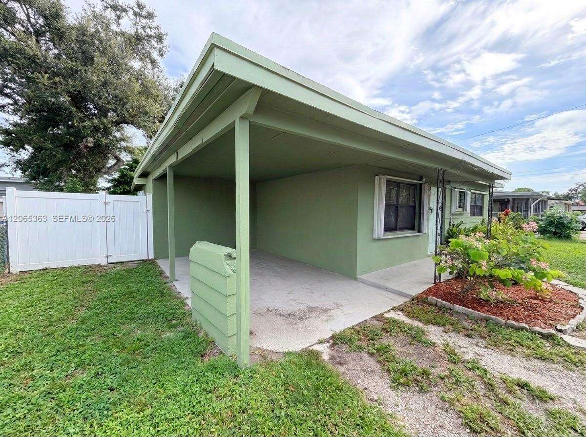 6831 Farragut St, Hollywood, FL 33024 - For Sale photo 2