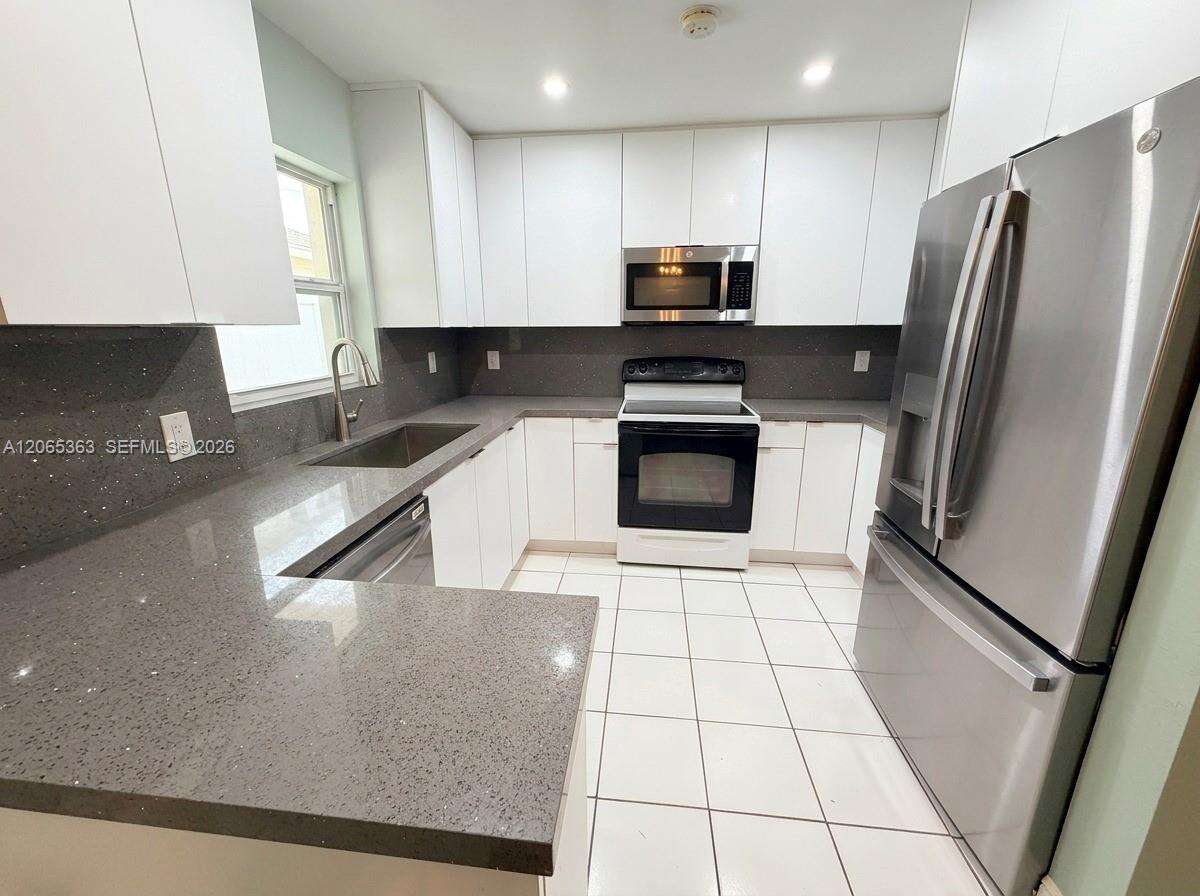 6831 Farragut St, Hollywood, FL 33024 - For Sale photo 8