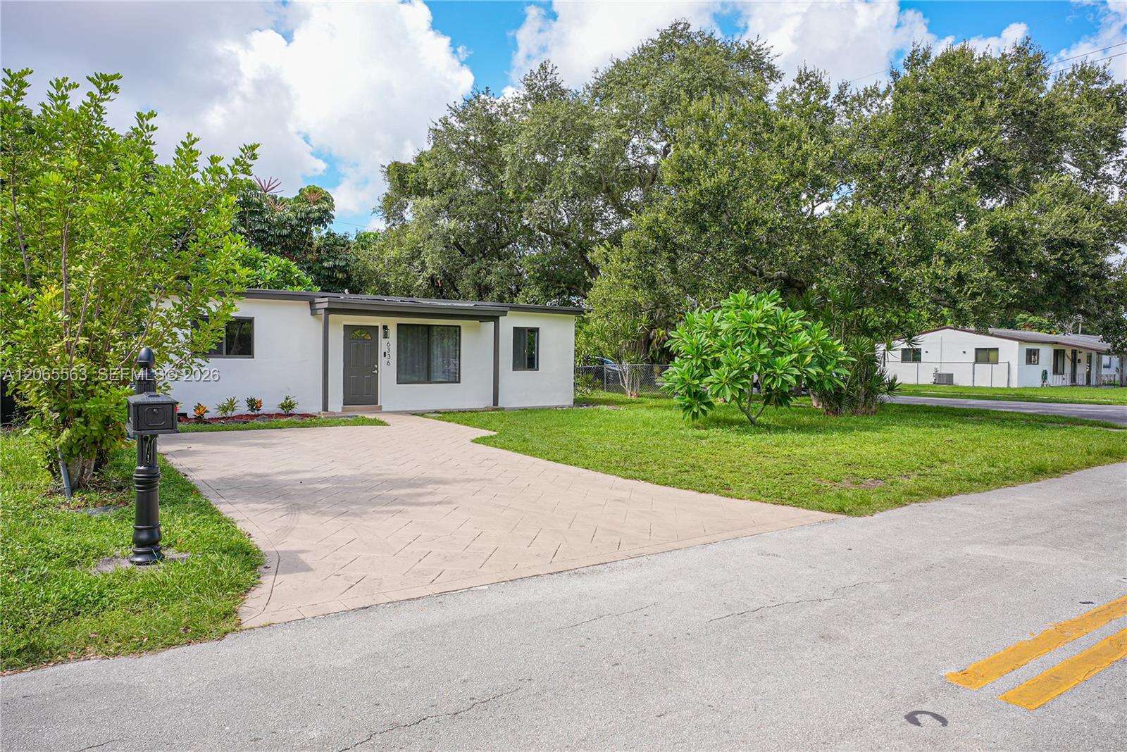 6336 Garfield St, Hollywood, FL 33024 - For Sale photo 2