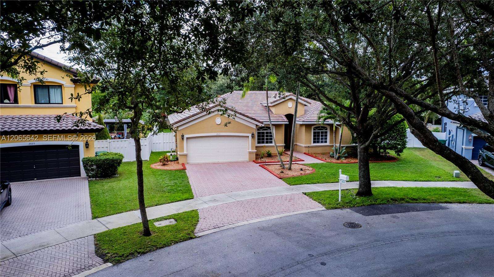 2823 Poinciana Cir, Cooper City, FL 33026 - For Sale photo 2