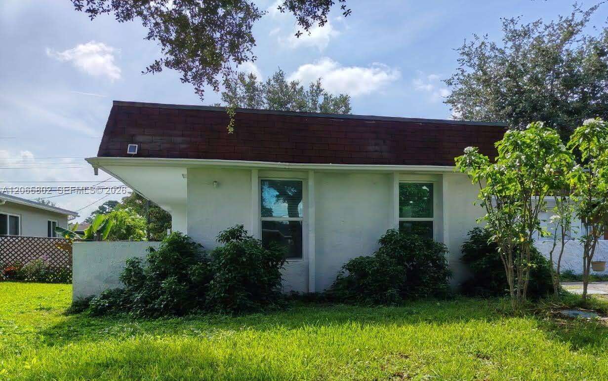 3141 73rd Ave, Hollywood, FL 33024 - For Sale photo 2