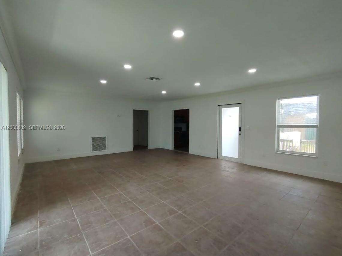 3141 73rd Ave, Hollywood, FL 33024 - For Sale photo 4