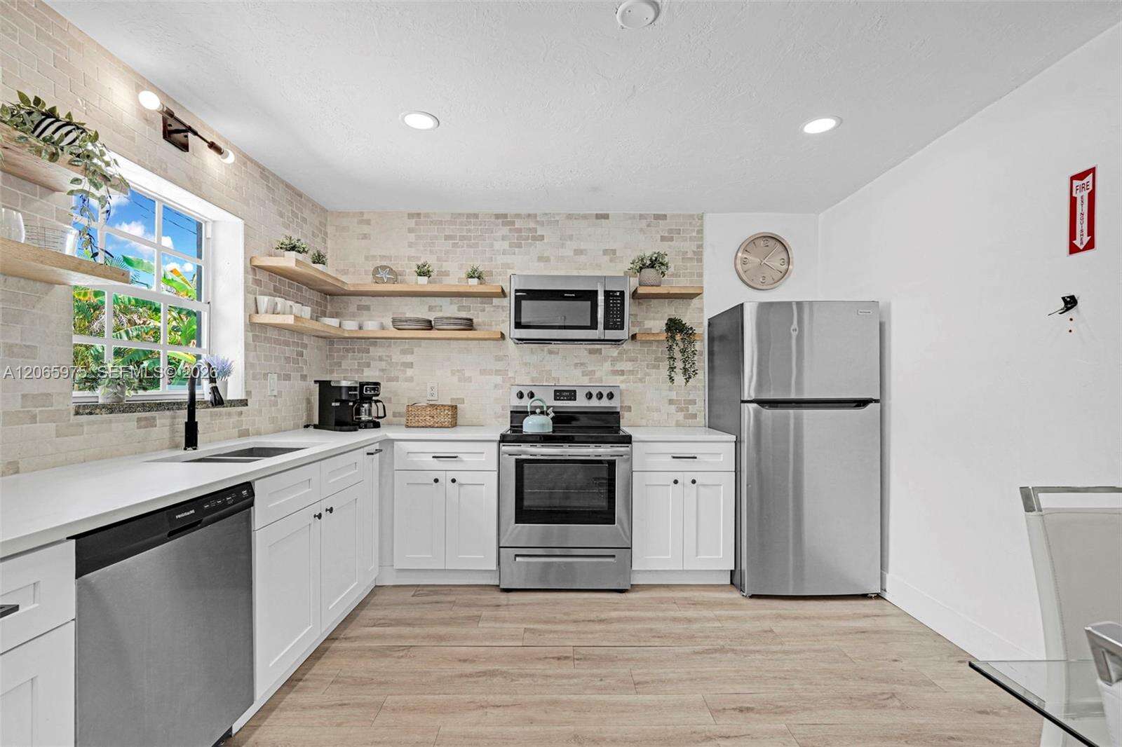 407 56th Ter, Hollywood, FL 33023 - For Sale photo 14