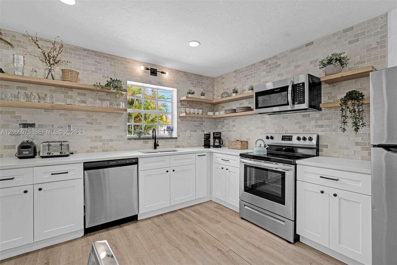 407 56th Ter, Hollywood, FL 33023 - For Sale photo 18