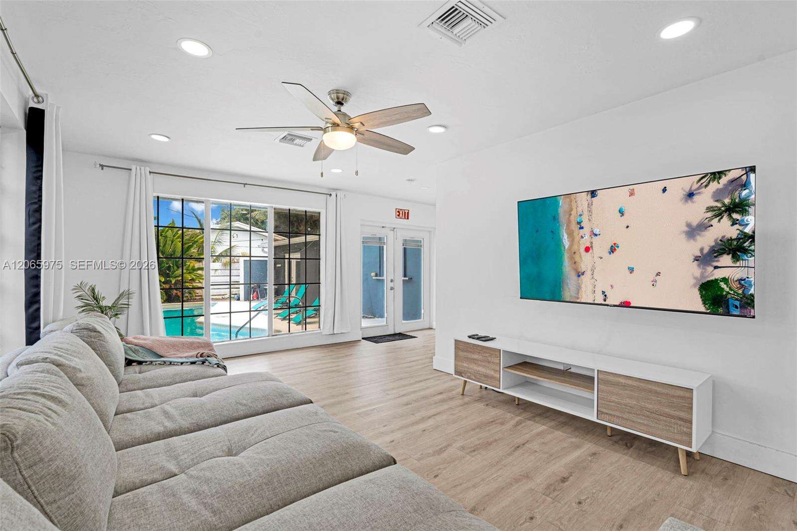 407 56th Ter, Hollywood, FL 33023 - For Sale photo 5