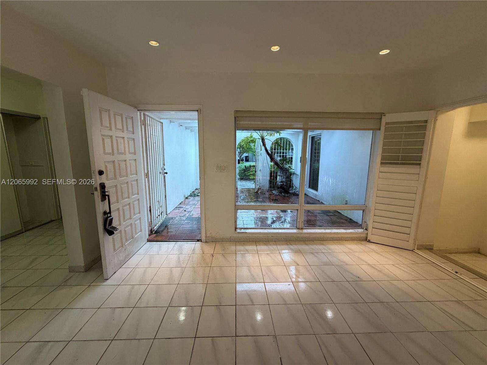 485 Shore Dr, Miami Beach, FL 33141 - Pending Sale photo 3