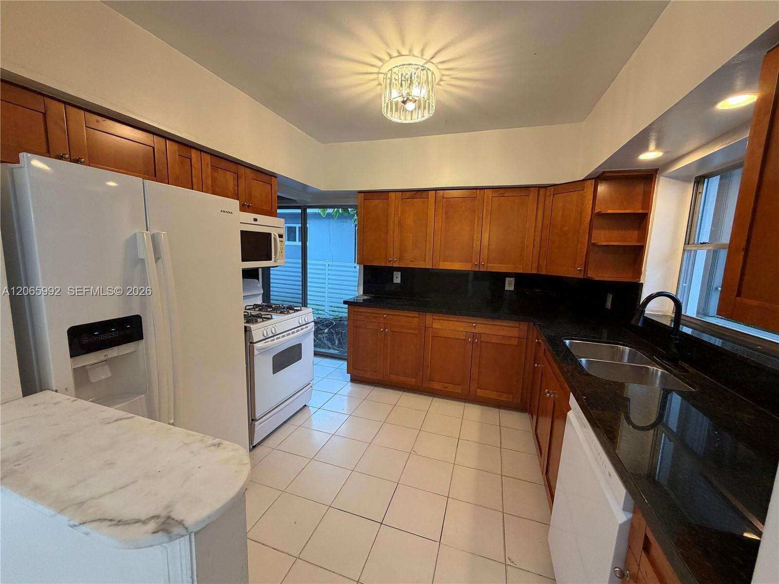 485 Shore Dr, Miami Beach, FL 33141 - Pending Sale photo 4