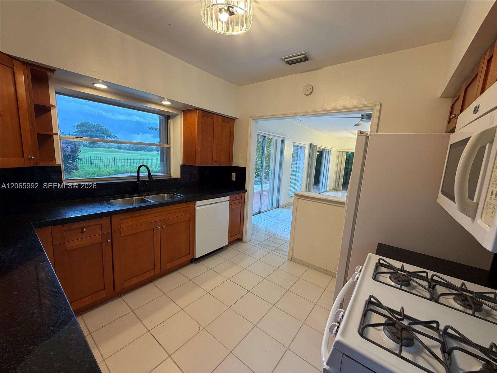 485 Shore Dr, Miami Beach, FL 33141 - Pending Sale photo 6
