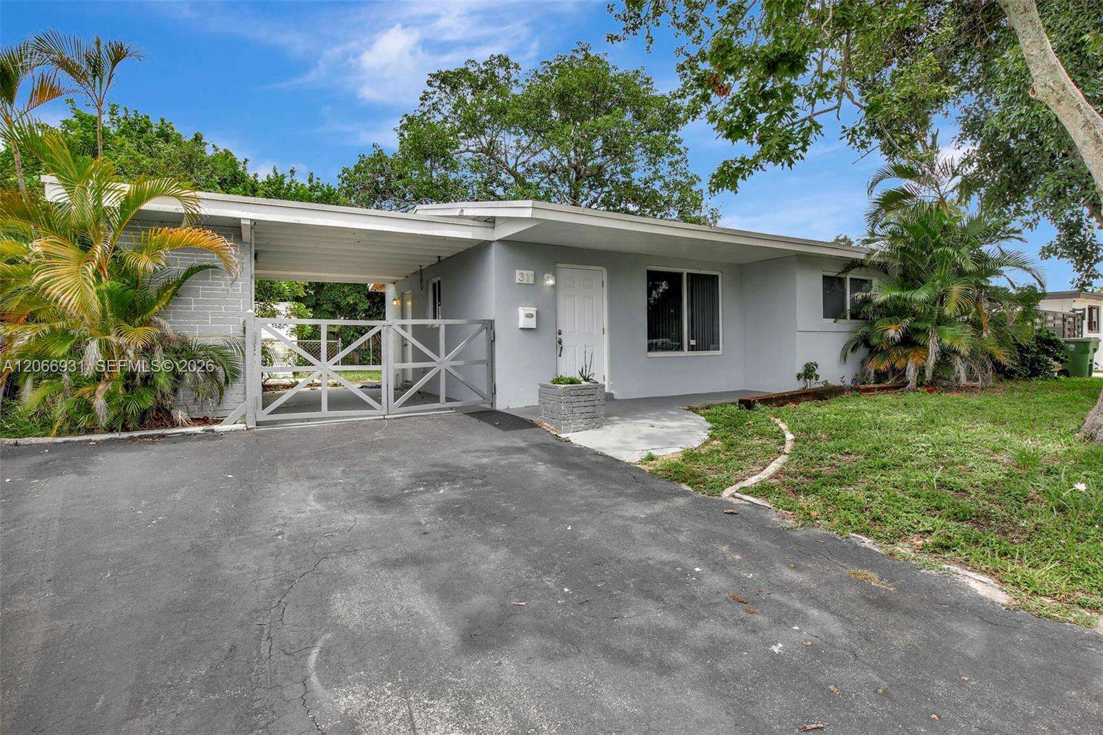311 68th Ter, Pembroke Pines, FL 33023 - Pending Sale photo 2
