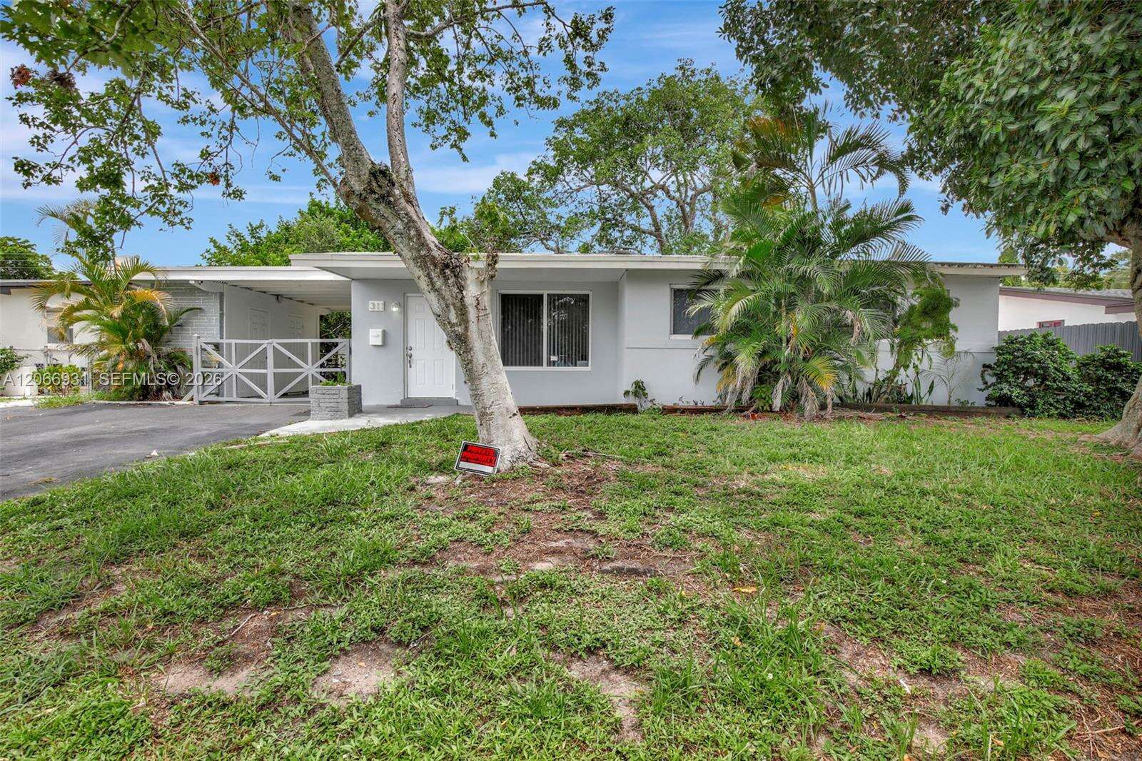 311 68th Ter, Pembroke Pines, FL 33023 - Pending Sale photo 3