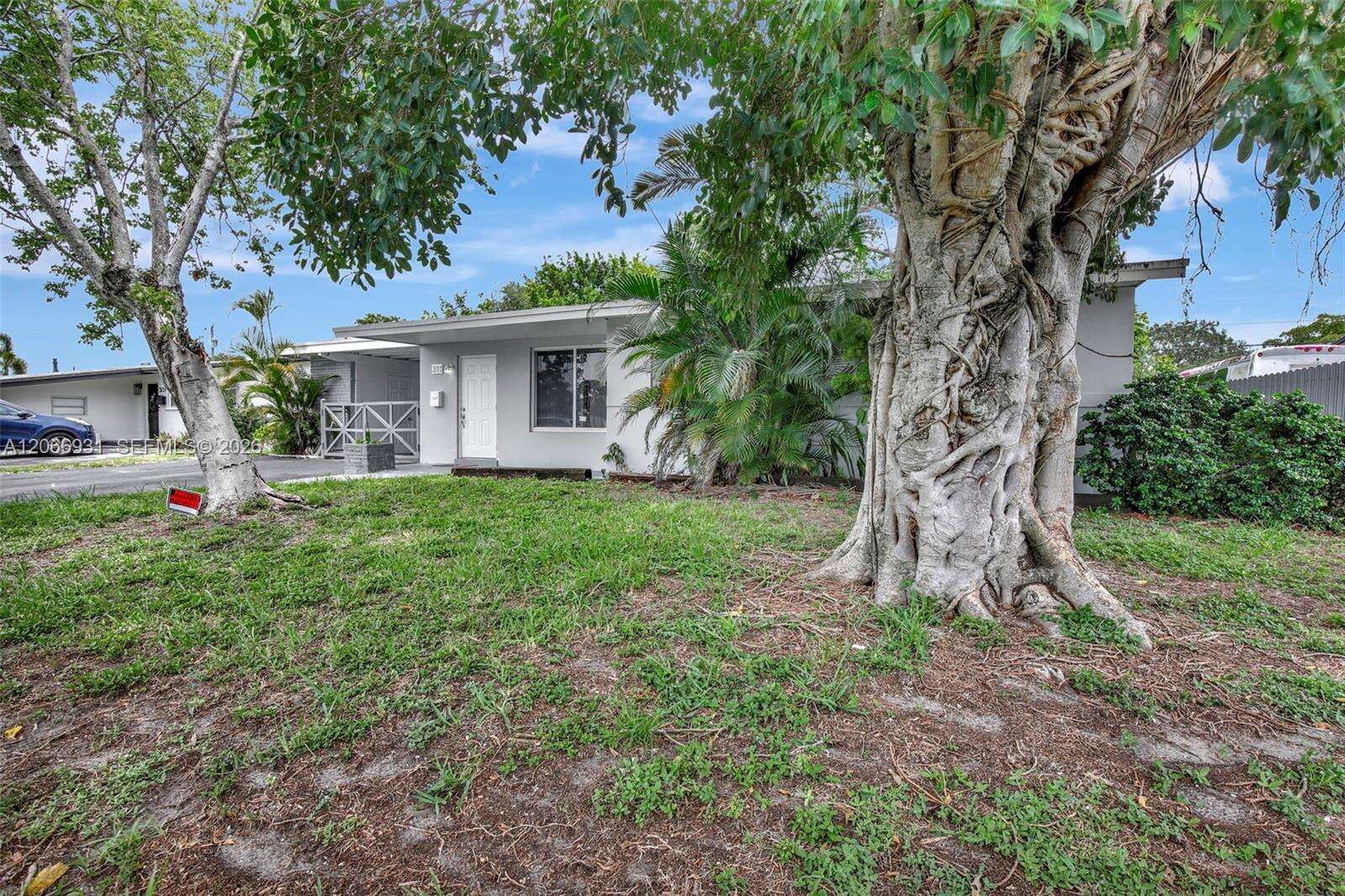 311 68th Ter, Pembroke Pines, FL 33023 - Pending Sale photo 4