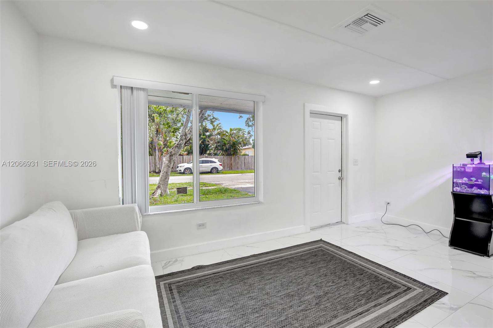 311 68th Ter, Pembroke Pines, FL 33023 - Pending Sale photo 5