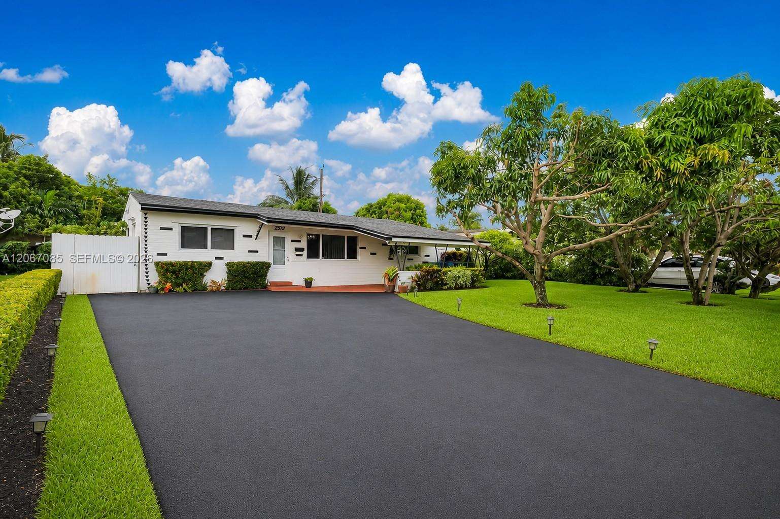 7561 Meridian St, Miramar, FL 33023 - For Sale photo 2