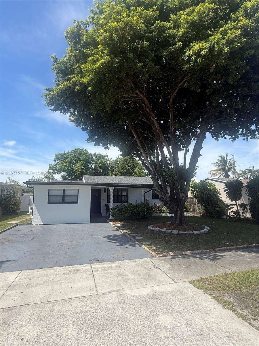 2411 Wiley St, Hollywood, FL 33020 - For Sale photo 2