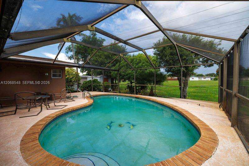 2160 91st Ter, Pembroke Pines, FL 33024 - For Sale photo 2