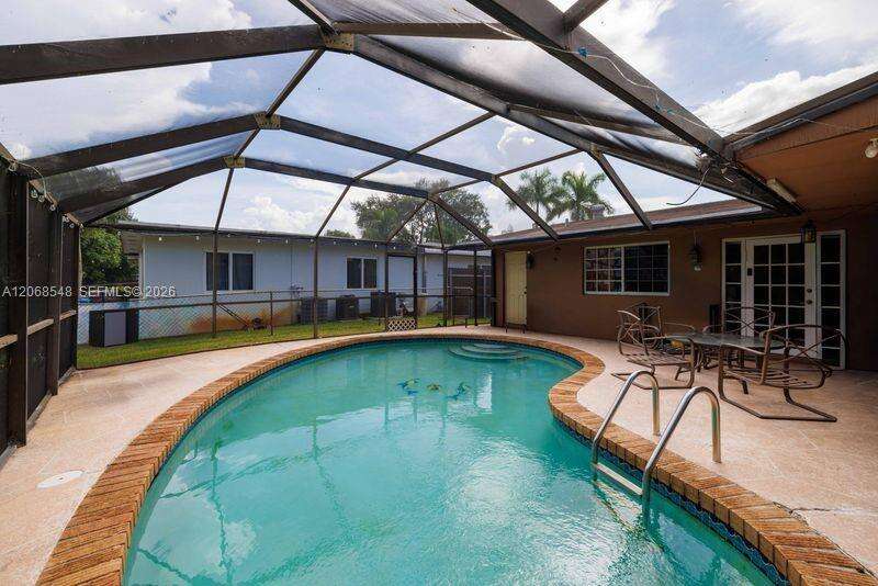2160 91st Ter, Pembroke Pines, FL 33024 - For Sale photo 3