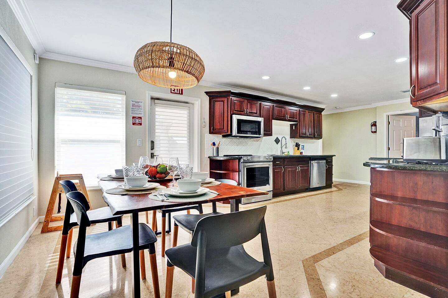 1016 Harrison, Hollywood, FL 33019 - For Sale photo 12
