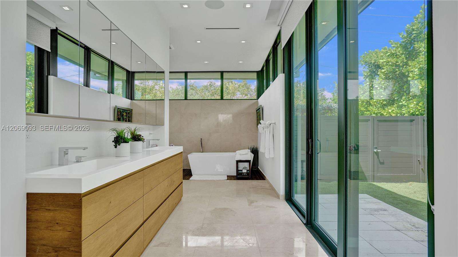 1651 Diplomat Pkwy, Hallandale Beach, FL 33009 - For Sale photo 16