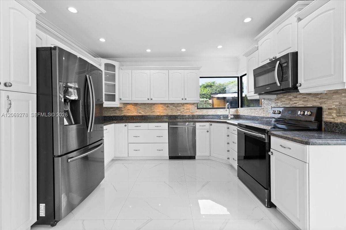 406 Lawn Acres Ct, Hollywood, FL 33023 - For Sale photo 11