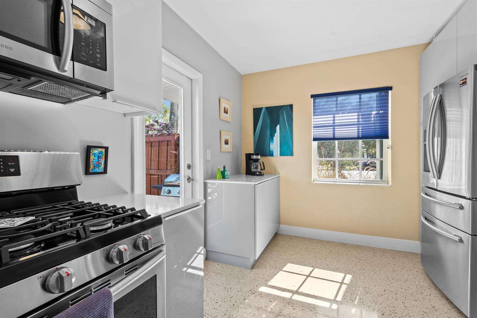 1175 Grant, Hollywood, FL 33019 - For Sale photo 9