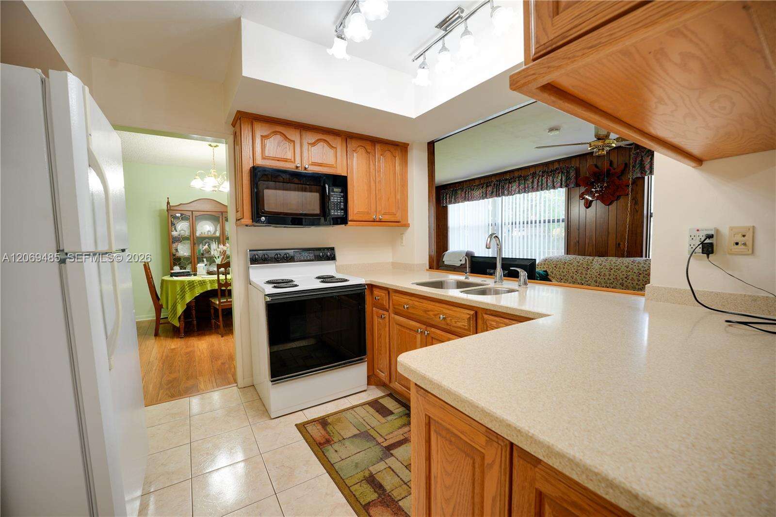 7516 Taft St, Hollywood, FL 33024 - Pending Sale photo 3