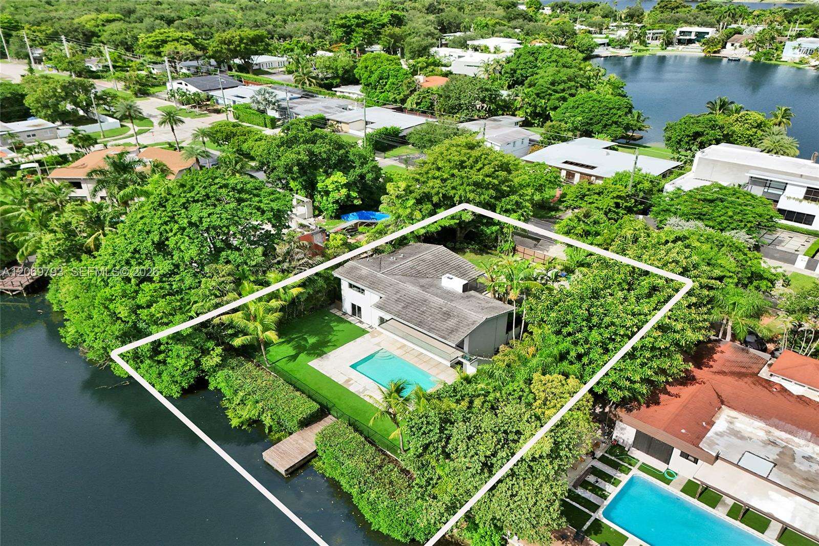 19231 22nd Ave, Miami, FL 33180 - For Sale photo 1