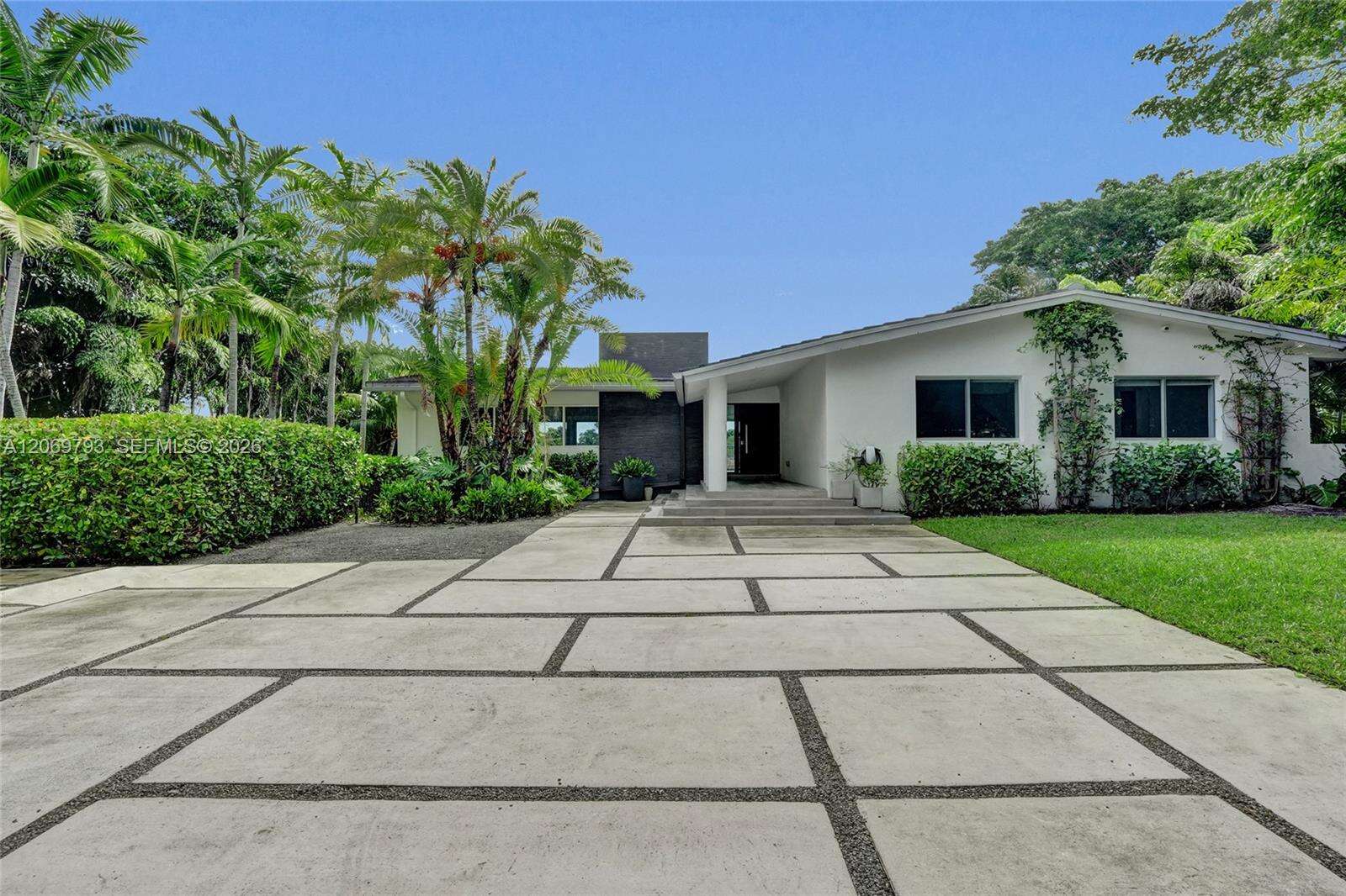 19231 22nd Ave, Miami, FL 33180 - For Sale photo 3